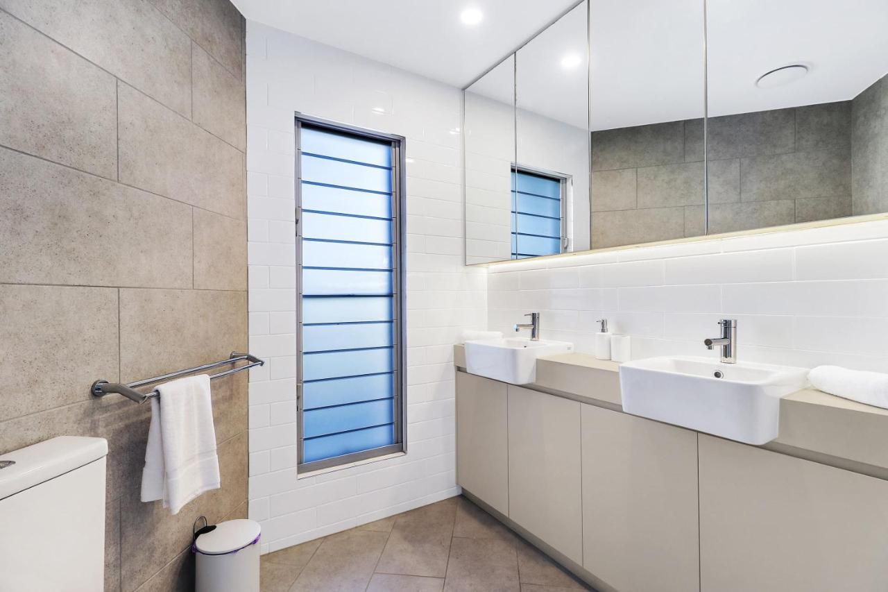 Welcoming Lakeside Getaway With Waterviews, Wifi, Pool & Park Mooloolaba Ngoại thất bức ảnh