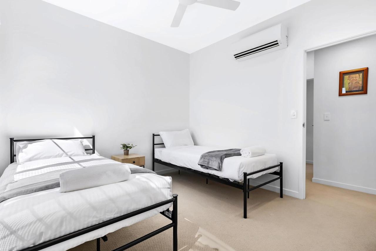 Welcoming Lakeside Getaway With Waterviews, Wifi, Pool & Park Mooloolaba Ngoại thất bức ảnh