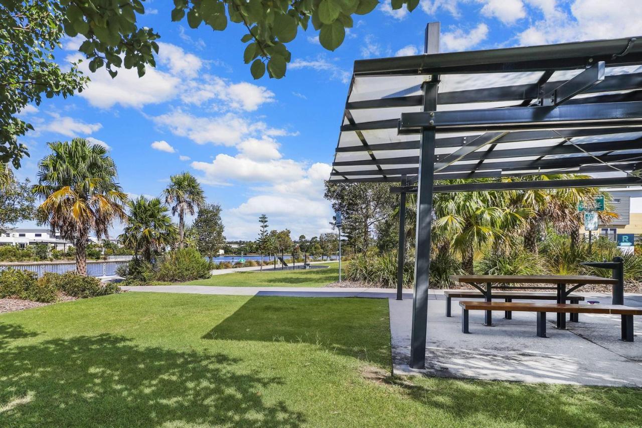 Welcoming Lakeside Getaway With Waterviews, Wifi, Pool & Park Mooloolaba Ngoại thất bức ảnh
